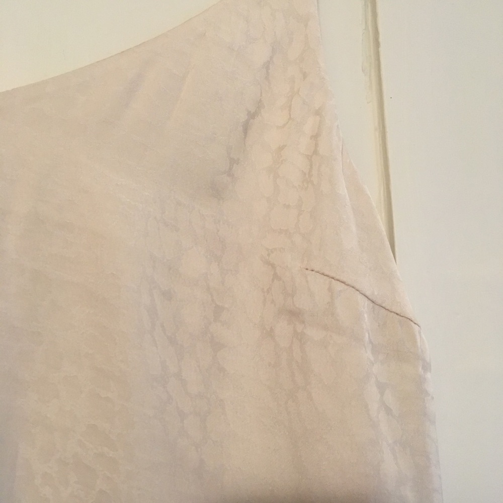 Silky Texture Pattern Camisole - Picture 2 of 4